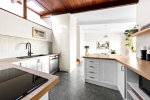Midcentury home for sale Eaglemont - kitchen