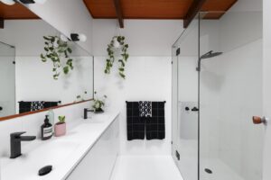 Midcentury home for sale Eaglemont - bathroom