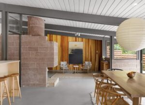 Crestowwod Hlls Midcentury house for sale - living room