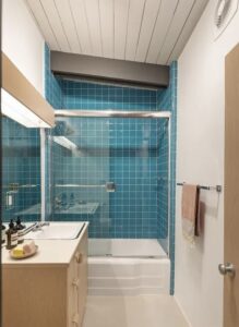 Crestowwod Hlls Midcentury house for sale - bathroom