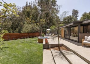 Crestowwod Hlls Midcentury house for sale - exterior