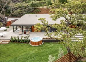 Crestowwod Hlls Midcentury house for sale - exterior