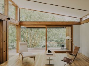A Coastal Escape with Mid-Century Flair - living room
