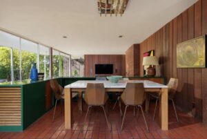 Midcentury house for sale - dining area
