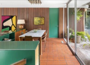 Midcentury house for sale - dining area