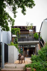 Home renovation Sydney contrasting materials - exterior back