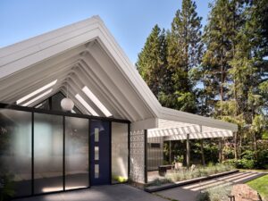 Eichler inspired lake home - Front