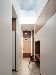 midcentury inspired house in Australia - corridor