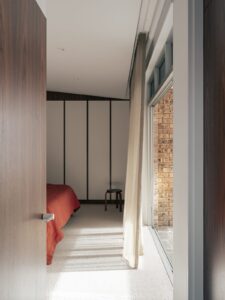 midcentury inspired house in Australia - bedroom