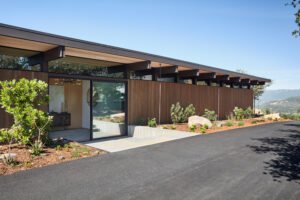 Modernist-Inspired Flat Roof Home in Sonoma Valley - front