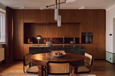 Interior decoration Historic Apartment Warsaw - dining area