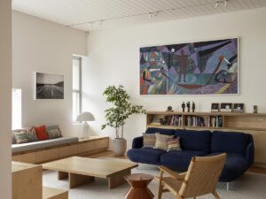 modernist house with contrasting materials Aukland - living room
