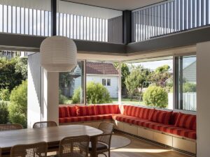 modernist house with contrasting materials Aukland - dining area