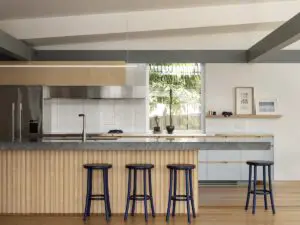 modernist house with contrasting materials Aukland - kitchen