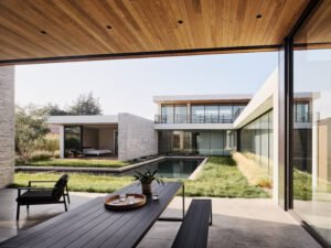 Contemporary modernist home in california - garden