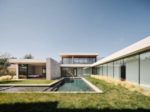 Contemporary modernist home in california - garden