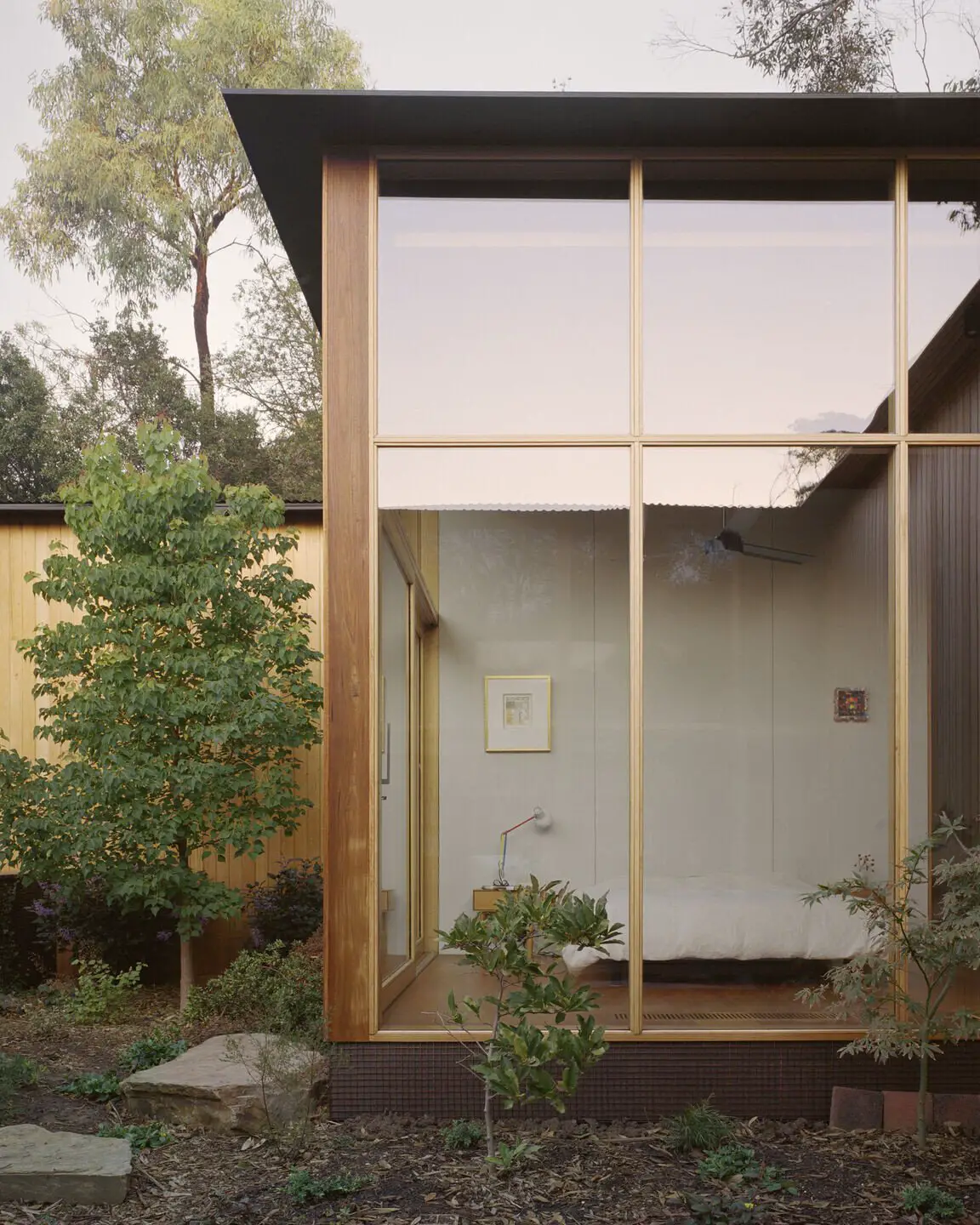 Wood-paneled courtyard house - bedroom view