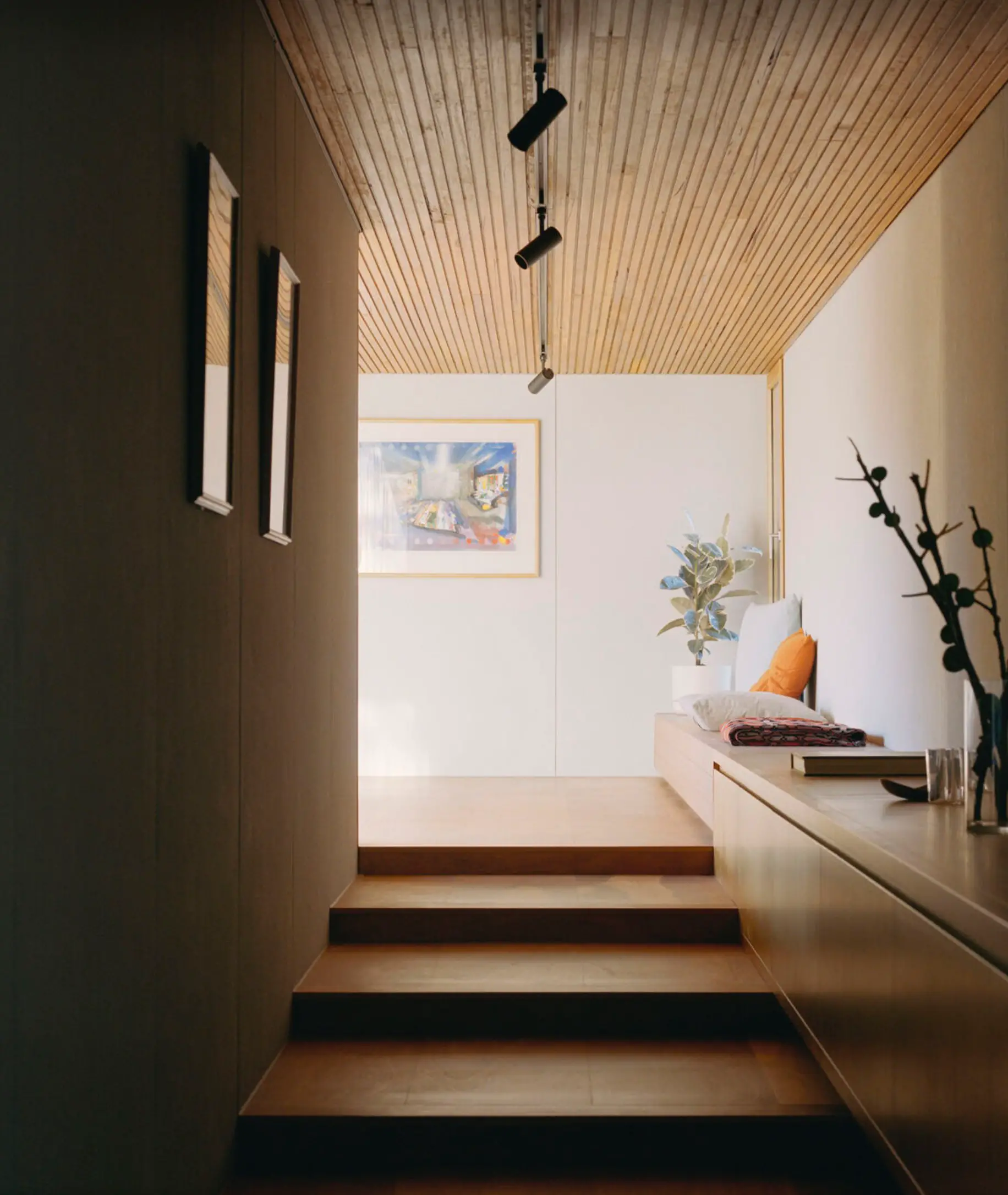 Wood-paneled courtyard house - corridor