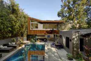 A midcentury 1950s ranch reborn - pool