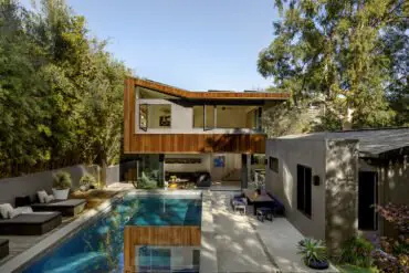 A midcentury 1950s ranch reborn - pool