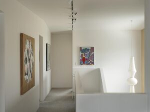 modernist house with contrasting materials Aukland - staircase