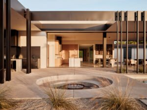 Modernist desert house - exterior