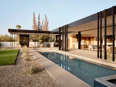 Modernist desert house - pool