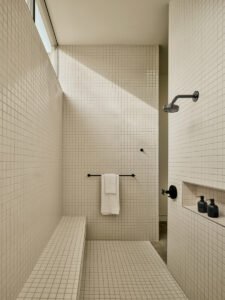 Modernist desert house - bathroom