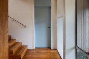 JA modern house designed to showcase art and midcentury lights - staircaseY59