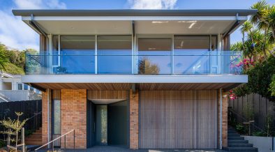 A modern house designed to showcase art and midcentury lights - facade