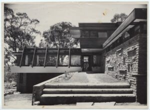 'Audette House' by Peter Muller 'Sydney School' style - Ph. John S Chappel