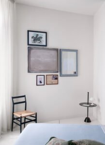 Italian midcentury apartment renovated for contemporary living -bedrom