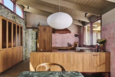 the Ultimate Coastal Retreat home - kitchen