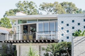 Midcentury apartment interiors in Brisbane - facade