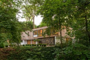 Midcentury modern Japanese inspired house - exterior