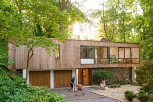 Midcentury modern Japanese inspired house - exterior