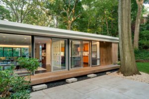Midcentury modern Japanese inspired house - exterior back