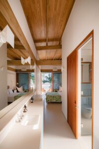Modern Brazilian beach house - bathroom