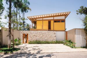 Modern Brazilian beach house - front