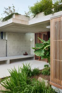 Timber and sandstone house in Sydney - entrance