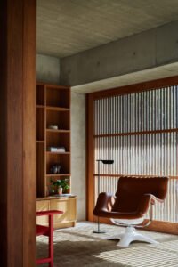 Timber and sandstone house in Sydney - living room