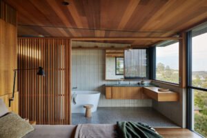 Timber and sandstone house in Sydney - bedroom