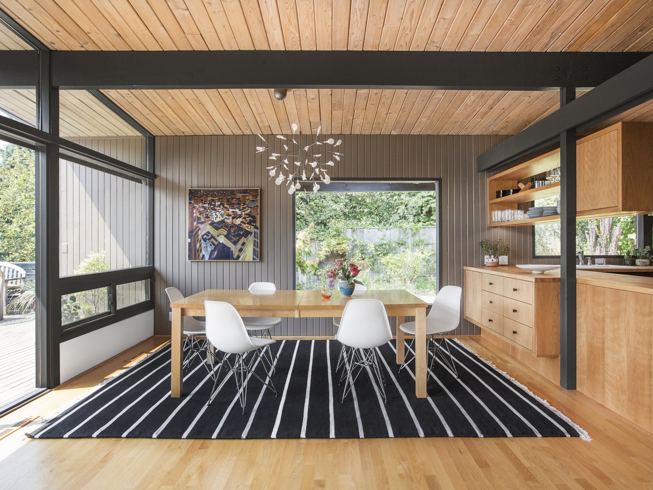 Hillside Midcentury house - living room