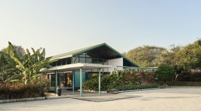 Open plan indoor-outdoor house - exterior