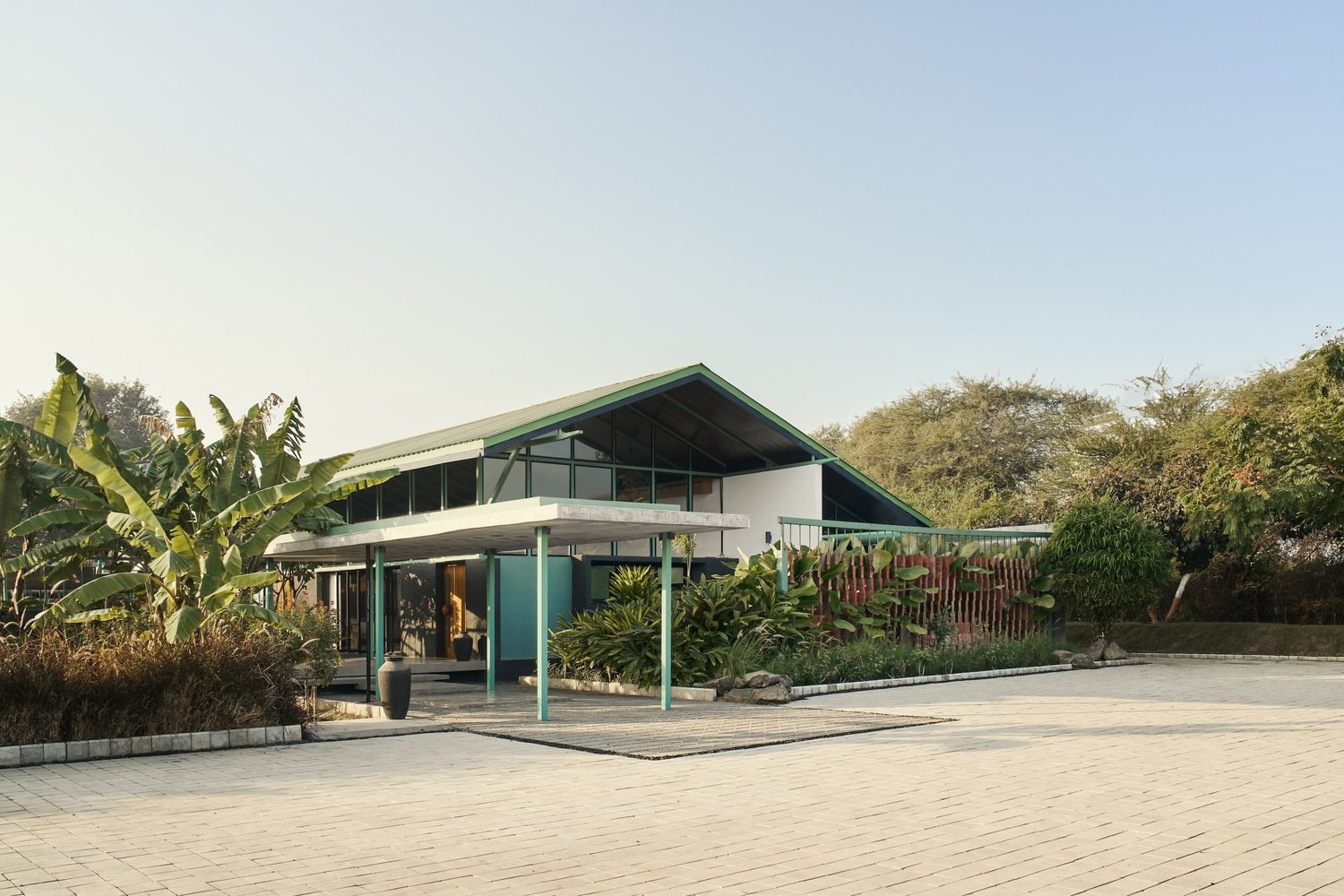 Open plan indoor-outdoor house - exterior