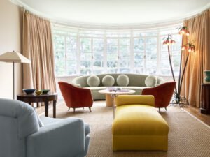Midcentury house for sale in Savannah - living room