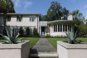 Midcentury house for sale in Savannah - exterior