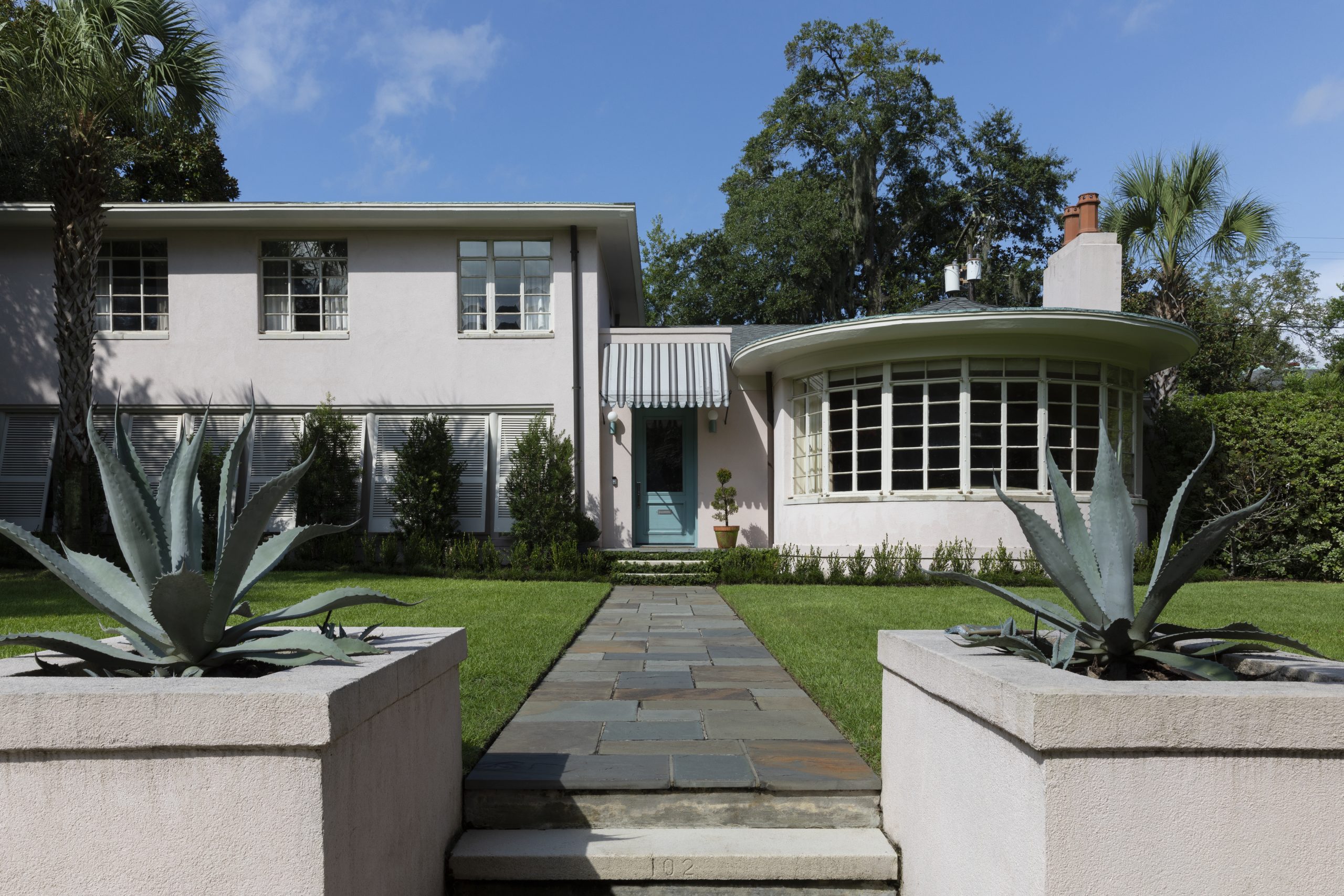 Midcentury house for sale in Savannah - exterior