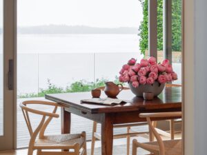 Midcentury house lake Washington - dining area