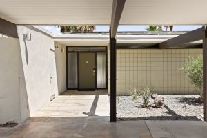 Mid-century home for rent in Palm Desert - entrance